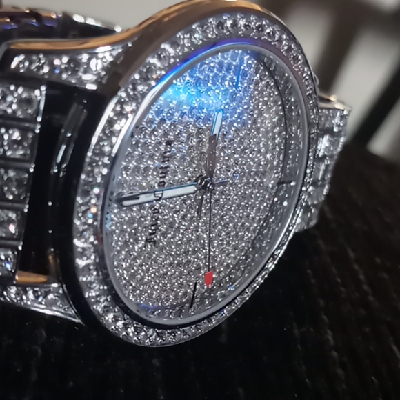 Woman's blingy watch - Picture 2 of 4